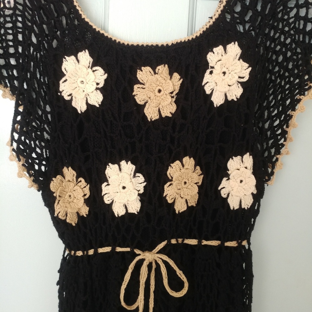 Crocheted Flower Tunic - Picture 2 of 4